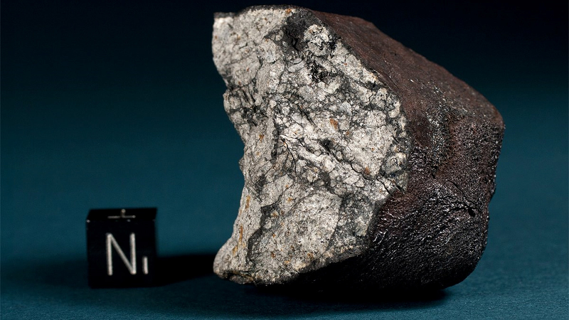 Illustration for article titled 30 Starry Wonders Hiding Inside of Dull Meteorites